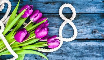 С наступающим 8 Марта, дорогие женщины!